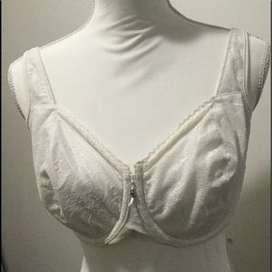 Bali- White with lace.  Size 36DDD